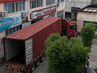 XIANGLE bereitet den Versand von 15 000 Motorradgurten vor, um die Kundenzufr...